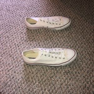 Low top white converse size 12